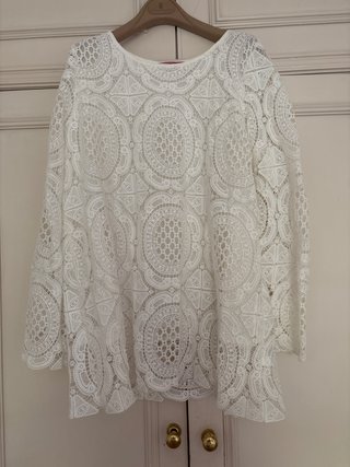 Blusa blanca de encaje estilo hippie