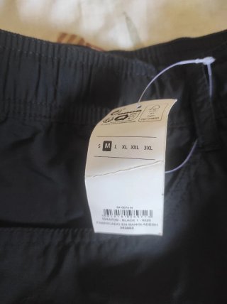 Bermudas de nailon negras