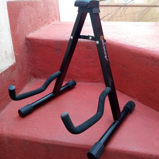Guitarra Yamaha F310 con funda y soporte