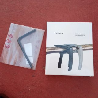 Guitarra Yamaha F310 con funda y soporte