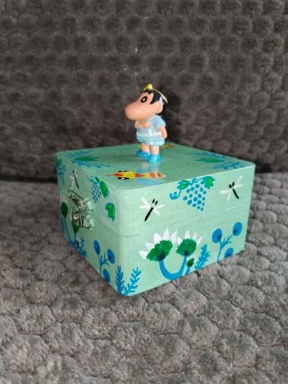 Caja verde Shin Chan