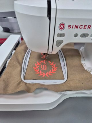 Máquina de coser y bordar Singer SE9185