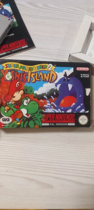 Super Mario World 2 Yoshi's Island SNES