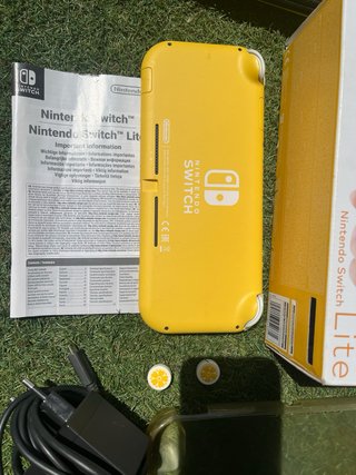 Nintendo Switch Lite Amarillo + Accesorios