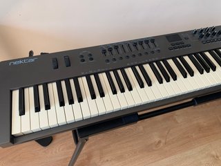 Controlador MIDI Nektar Impact LX88+