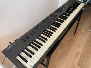 Controlador MIDI Nektar Impact LX88+