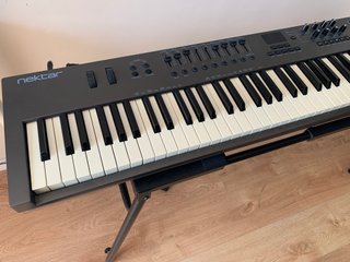 Controlador MIDI Nektar Impact LX88+