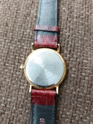 Reloj Lotus Dorado y Marrón