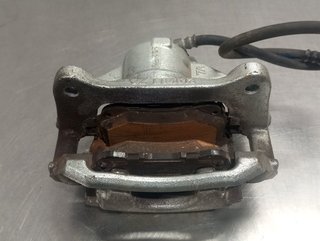 PINZA DE FRENO DELANTERA DERECHA TOYOTA YARIS CRO