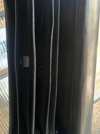 Maletín de cuero negro