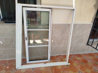 Reja ventana con doble hoja y cerradura y ventana