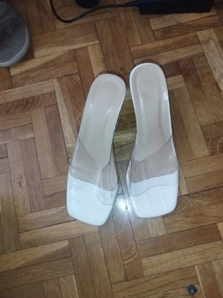 Zapatos de tacón transparente beige y blanco