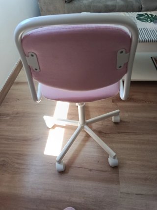 Silla de escritorio rosa y blanca
