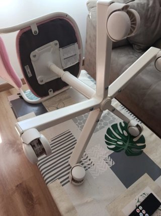 Silla de escritorio rosa y blanca