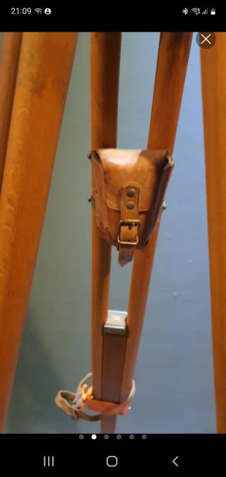 Trípode de topografía de madera