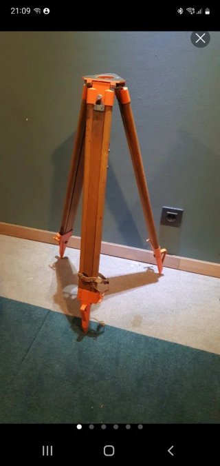 Trípode de topografía de madera