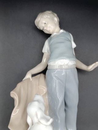 Figura Nao chico con perro