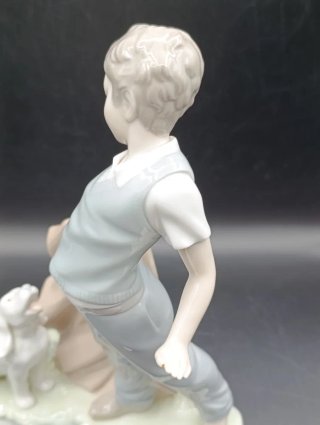 Figura Nao chico con perro