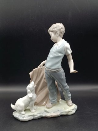 Figura Nao chico con perro