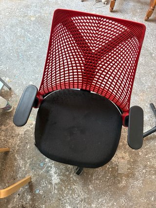 Silla Herman Miller Sayl Negra/Roja