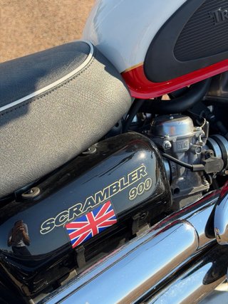 Triumph Scrambler 900 Roja y Blanca
