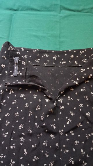 Falda Brandy Melville floral negra talla única