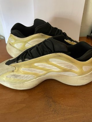 Adidas Yeezy 700 v3 Beige/Blanco
