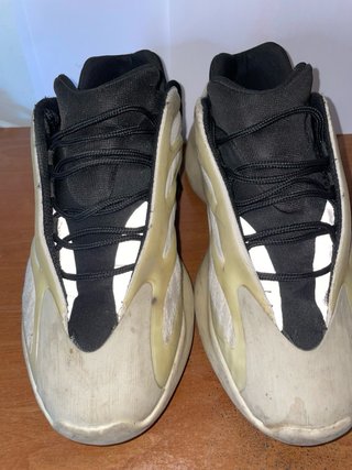 Adidas Yeezy 700 v3 Beige/Blanco