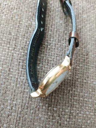 Reloj de señora dorado y marrón