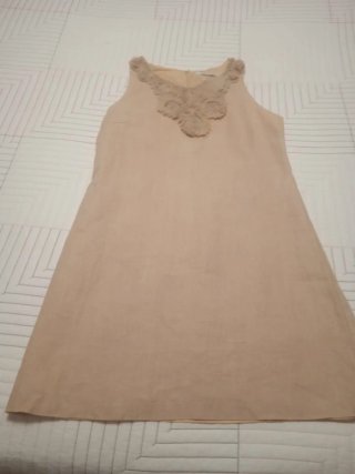 Vestido beige con encaje