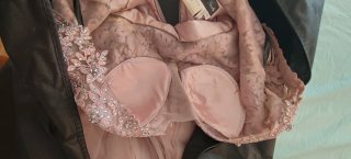 Vestido de fiesta rosa con pedrería