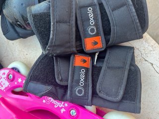 Patines infantiles rosas   + casco y protecciones