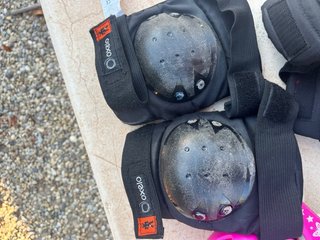 Patines infantiles rosas   + casco y protecciones