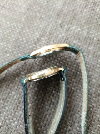 Lote 2 Relojes Mujer oro  Junghans y Rodania