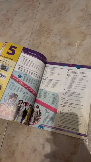 Pack de tres libros de inglés de 2ndo de Bachiller