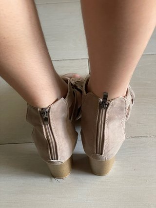 Sandalias gladiador con flecos