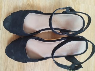 Sandalias cuña negras mujer