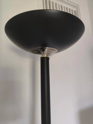 Lámpara de pie moderna negra