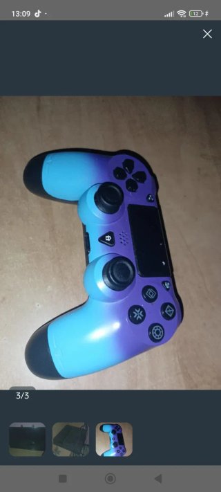 TV Sony con PlayStation 4 y mando