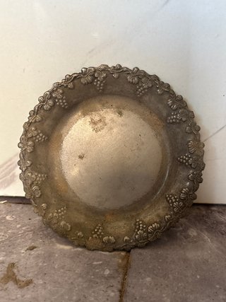 Plato antiguo decorativo uva