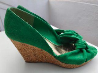 Zapatos de cuña verdes para mujer