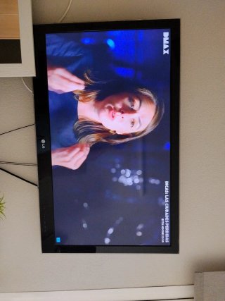 Televisión LG Negra 89'5× 56 No tiene mando