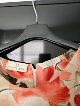 Vestito donna estivo. Motivo floreale