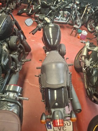 Hyosung V60 Bobber Negra