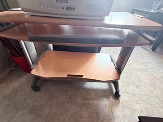 Mesa Ordenador con Ruedas