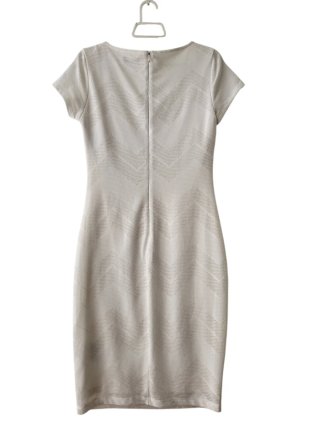 Vestido blanco formal con zig-zag