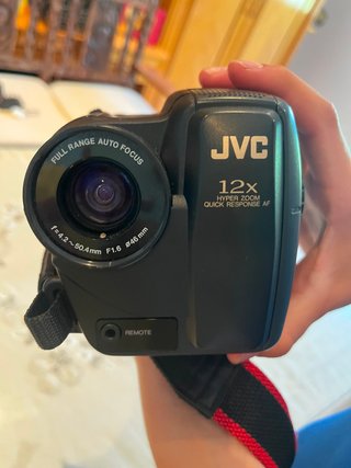 Cámara JVC 12x Zoom VHS Compact