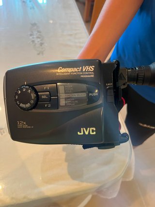 Cámara JVC 12x Zoom VHS Compact