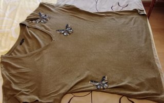 Camiseta XL mariposas bordadas