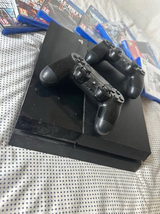 Consola PS4 + 7 Juegos + 2 Mandos